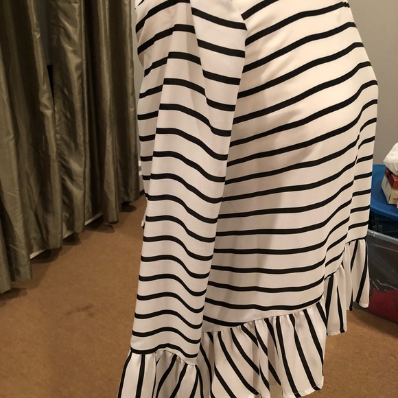 Cream and black high low blouse - Picture 2 of 4